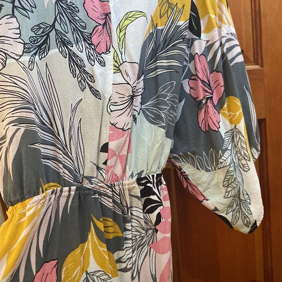 Lovestitch Flowy Blouse / size Sm. / Swimsuit coverup - Picture 8 of 15